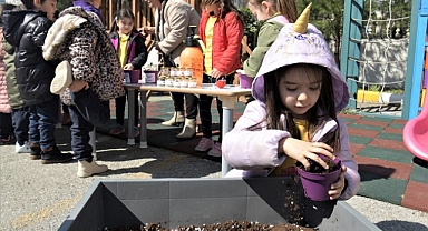 Bornovalı minikler toprağa dokundu