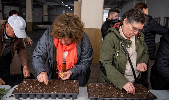 Bornovalılara tohum çimleme eğitimi