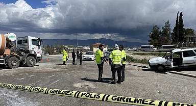 Denizli'de otomobil ile kamyonun çarpışması sonucu 1 kişi öldü, 1 kişi yaralandı