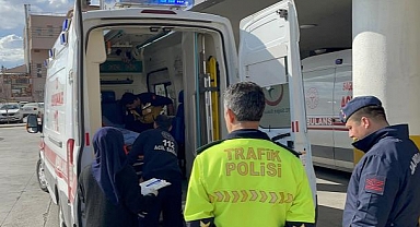 Depremzede ailenin olduğu araç ile tır çarpıştı: 1 ölü