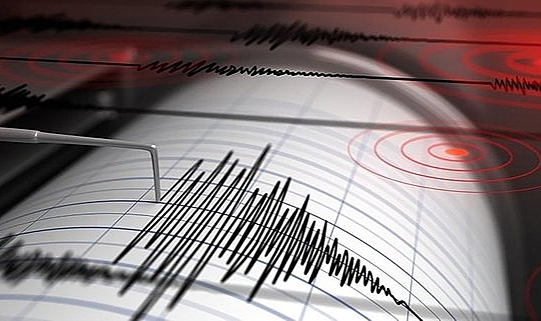 İzmir'de deprem korkuttu