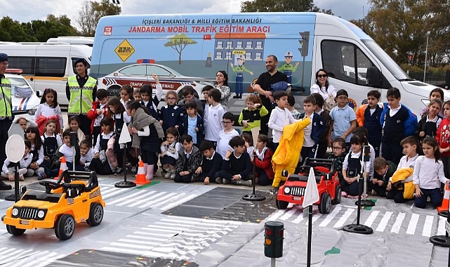 Jandarmadan, öğrencilere trafik eğitimi