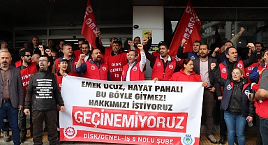 Karşıyaka Belediyesi önünde eylem