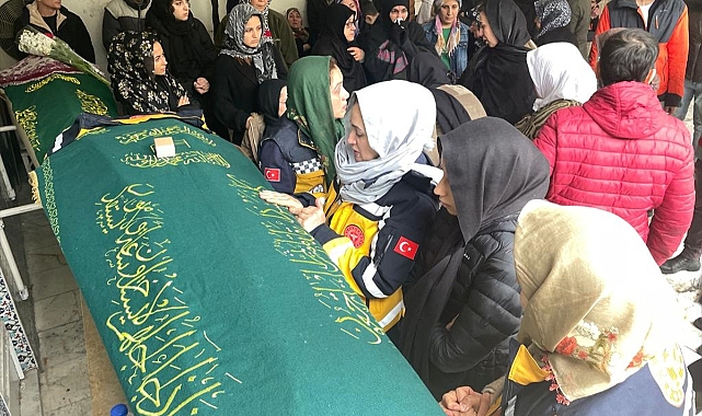 Kazada ölen  paramedik, İzmir'de son yolculuğuna uğurlandı