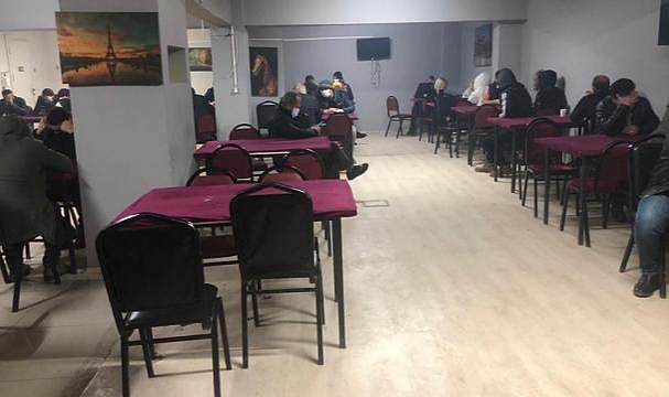 Kumar oynarken yakalanan 113 kişiye para cezası