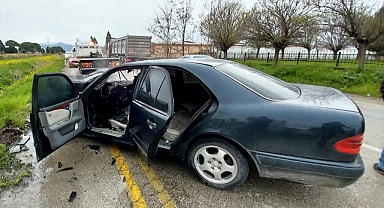 Manisa'da tırla çarpışan otomobilin sürücüsü öldü