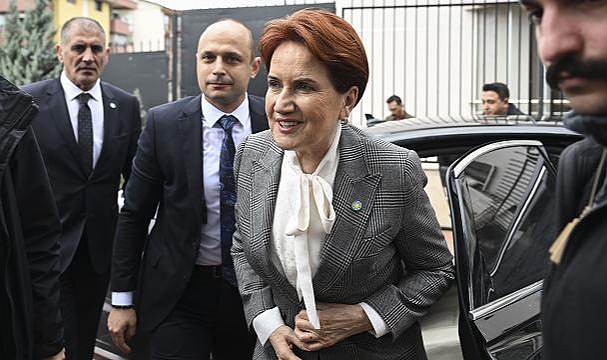 Meral Akşener parti yöneticileriyle toplantıda