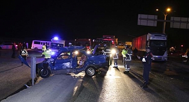 Uşak'ta tır otomobille çarpıştı: 1 ölü, 3 yaralı