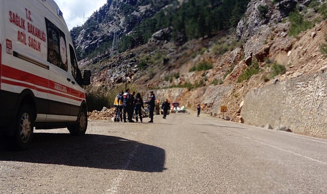 Adana'da otomobilin üstüne kaya düştü: 4 ölü