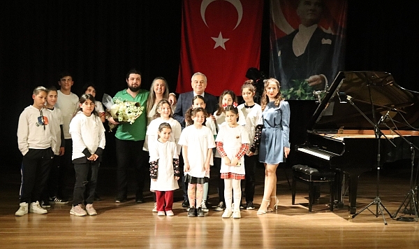 Ahmet Piriştina Kültür Merkezinin tarihinde ilk piyano resitali