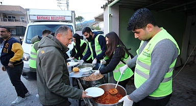 Başkan Sandal, depremzedelerle iftarda buluştu