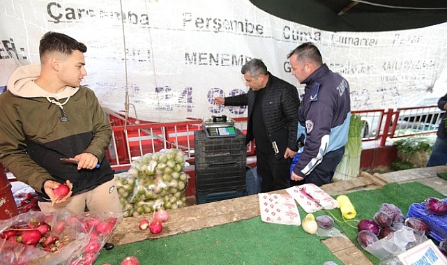 Bayraklı zabıtası sahada!