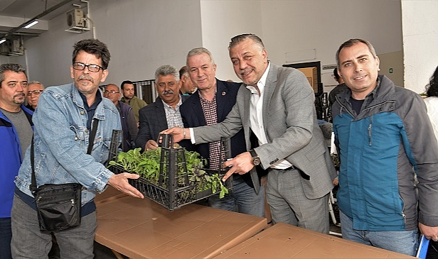 Bornova’da vatandaşa 400 bin fide