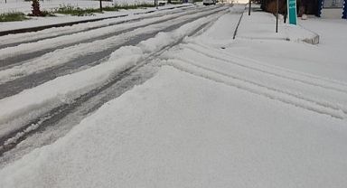 Çeşme’de karla karışık dolu yağışı hayatı olumsuz etkiledi