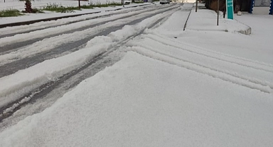 Çeşme’de karla karışık dolu yağışı hayatı olumsuz etkiledi