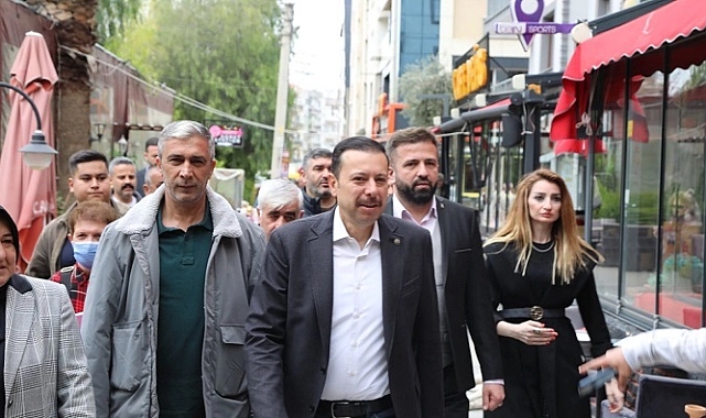 "CHP sadece konuşur, biz eser üretiriz"