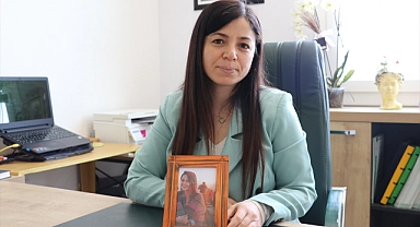Depremde kızlarını kaybeden aileyi dolandırmaya çalıştılar