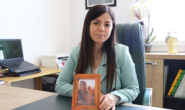 Depremde kızlarını kaybeden aileyi dolandırmaya çalıştılar
