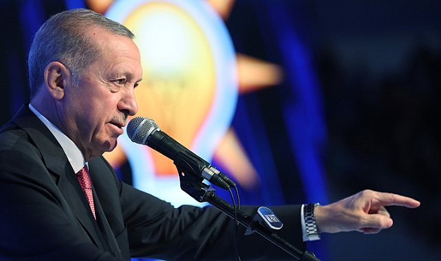 Erdoğan, 'Türkiye Yüzyılı' için yeni sivil anayasaya işaret etti.