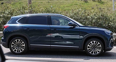 Gençlik ve Spor Bakanı Kasapoğlu Togg'un direksiyonu geçti