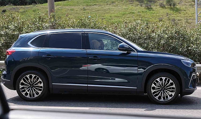 Gençlik ve Spor Bakanı Kasapoğlu Togg&#039;un direksiyonu geçti