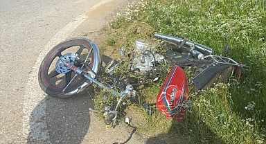 İzmir'de otomobille çarpışan motosikletteki 2 çocuk yaralandı