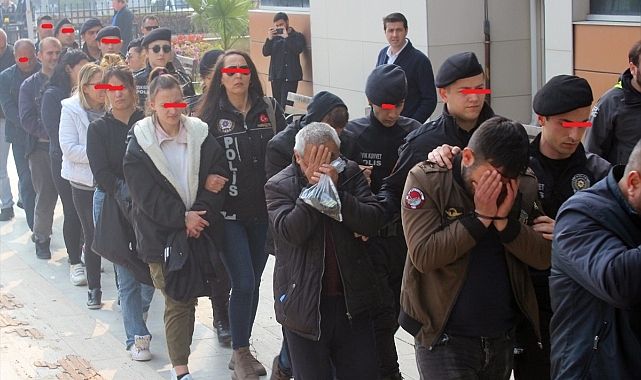 İzmir merkezli uyuşturucu operasyonunda 35 şüpheli tutuklandı