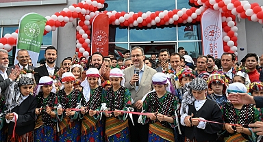 Kasapoğlu, İzmir'de gençlik merkezi açılışı yaptı