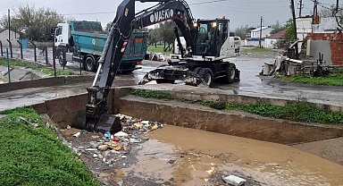 Manisa'da sağanak yağış etkili oluyor