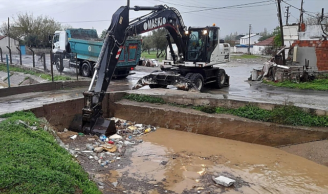 Manisa'da sağanak yağış etkili oluyor
