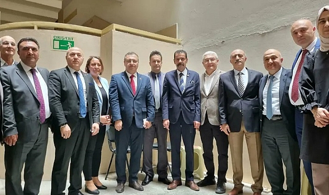 MHP İzmir Dört Koldan Sahada