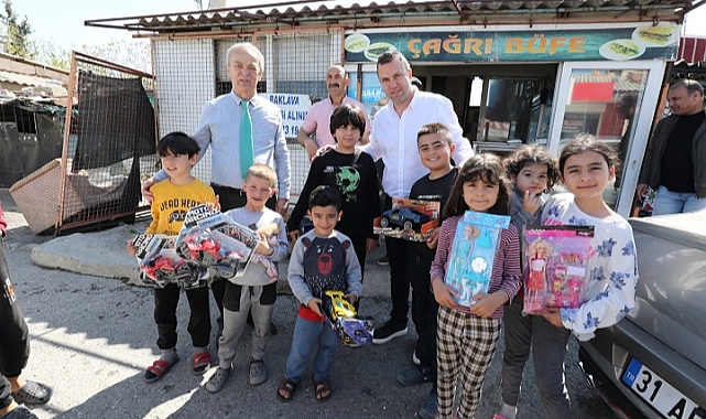 Narlıdere Belediyesi’nden Miniklere Bayram Sürprizi