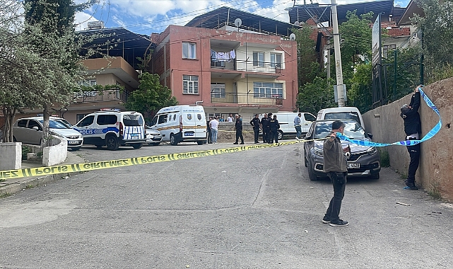 Polise baltayla saldırdı