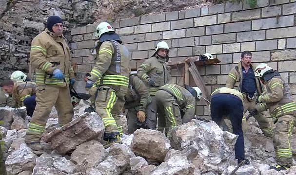 Silivrikapı'daki surlarda çökme meydana geldi