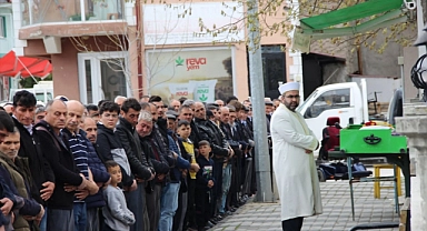 Trafik kazasında hayatını kaybeden 2 genç kızın cenazeleri defnedildi