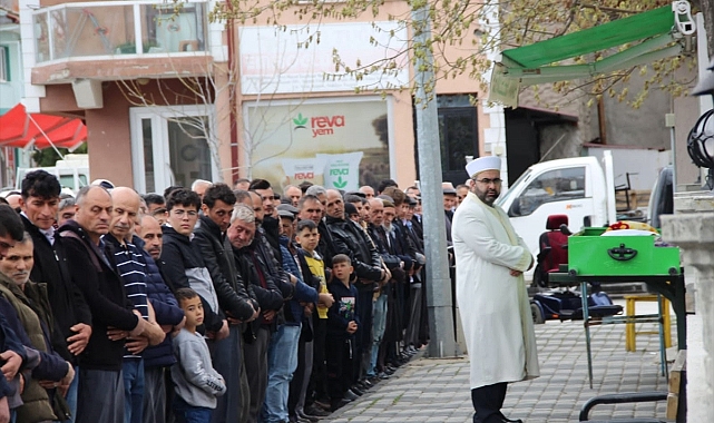 Trafik kazasında hayatını kaybeden 2 genç kızın cenazeleri defnedildi