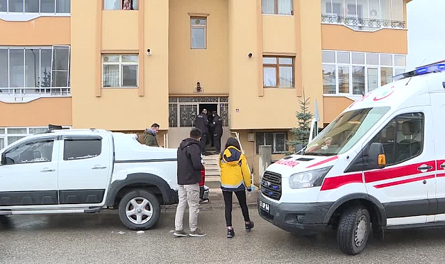 Üniversite öğrencisi  annesini öldürdü, babasını yaraladı