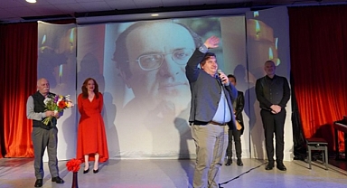 “Unutma Bizi” oyunu Çeşme’de sahnelendi