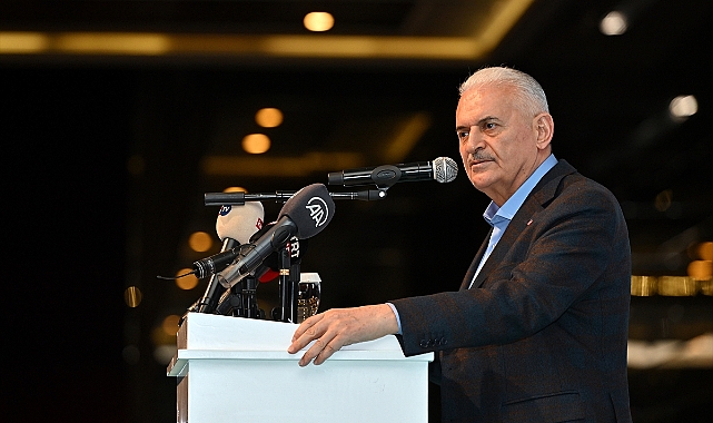 Yıldırım, İzmir'de düzenlenen iftar yemeğinde konuştu
