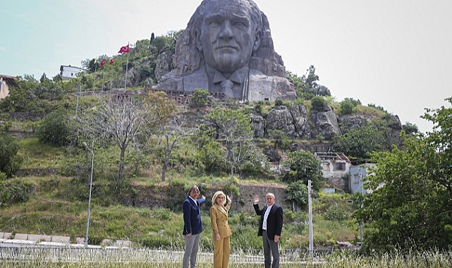 AK Partili Bursalı’dan CHP’li belediyeye bakımsız Atatürk büstü tepkisi