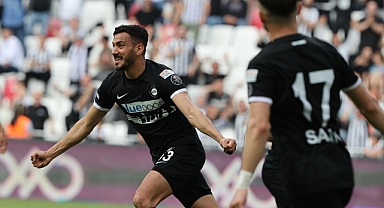 Altay kendi evinde güldü