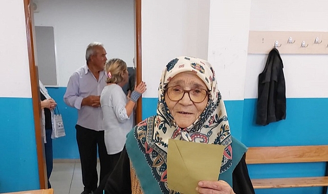 Asırlık Çınarları da Vatandaşlık Görevlerini İhmal Etmiyor