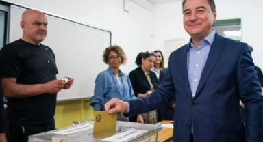 Babacan oyunu kullandı