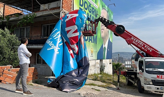 Bayraklı'da korsan reklam tartışması