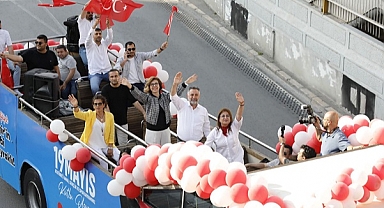 Bayraklı'da sokak sokak 19 Mayıs coşkusu!