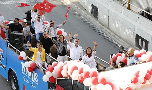 Bayraklı'da sokak sokak 19 Mayıs coşkusu!