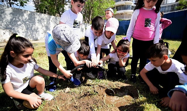 Bu fidanlar onlarla birlikte büyüyecek