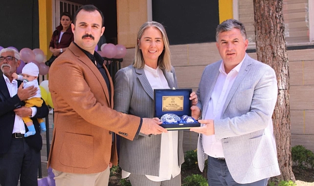 Ceyda Vekil Kınık'ta Gönülleri Fethediyor