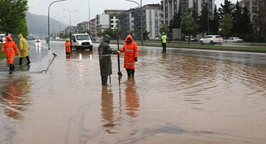 Denizli'de caddeler göle döndü