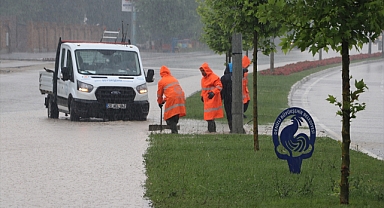 Denizli'de sağanak ulaşımda aksamalara neden oldu